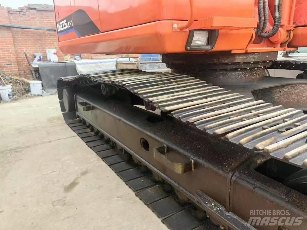 Doosan 225-7 Pásová rýpadla