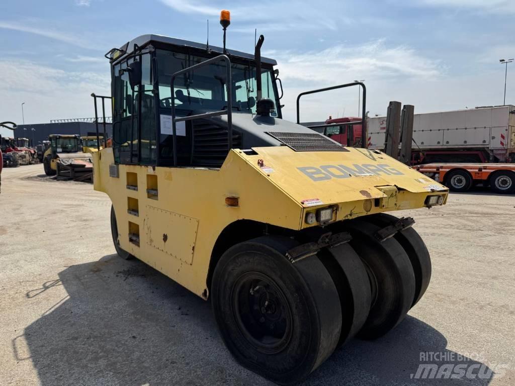 Bomag BW 24 R Pneumatikové válce