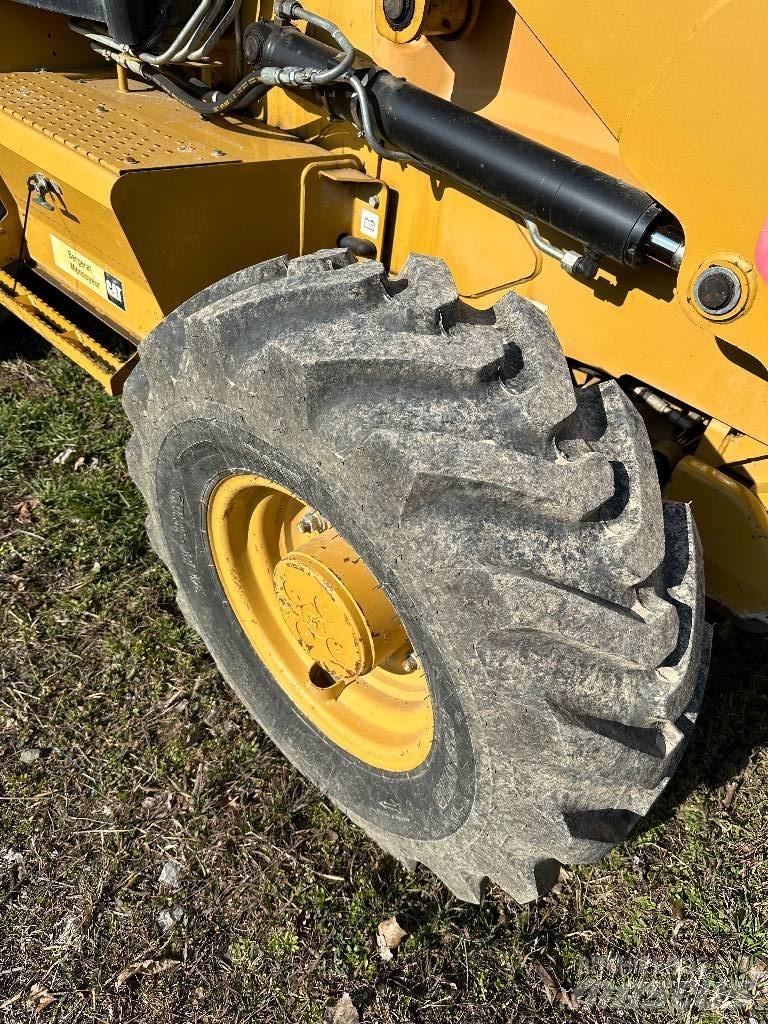 CAT 442E Rýpadlo-nakladače