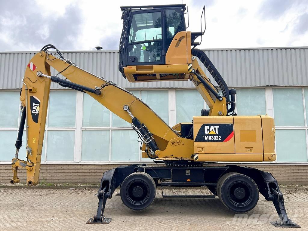 CAT MH3022  2015   CE Stroje pro manipulaci s odpadem