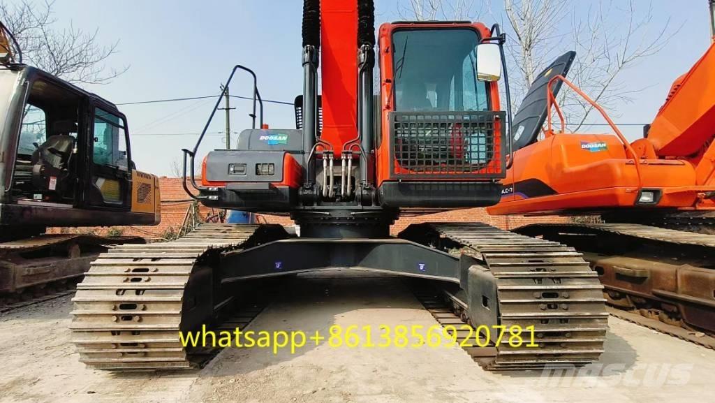 Doosan DX 225 Pásová rýpadla