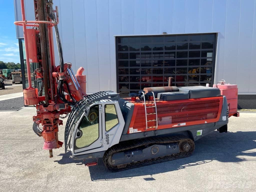 Sandvik DI 600 Povrchové vrtací stroje