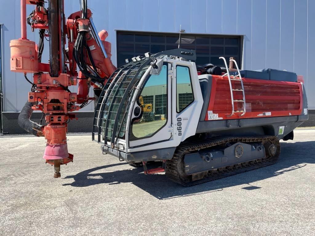 Sandvik DI 600 Povrchové vrtací stroje