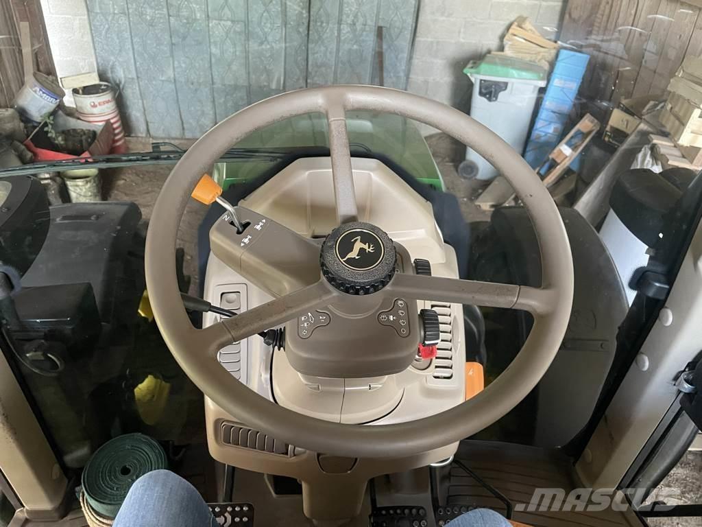 John Deere 6110M Traktory