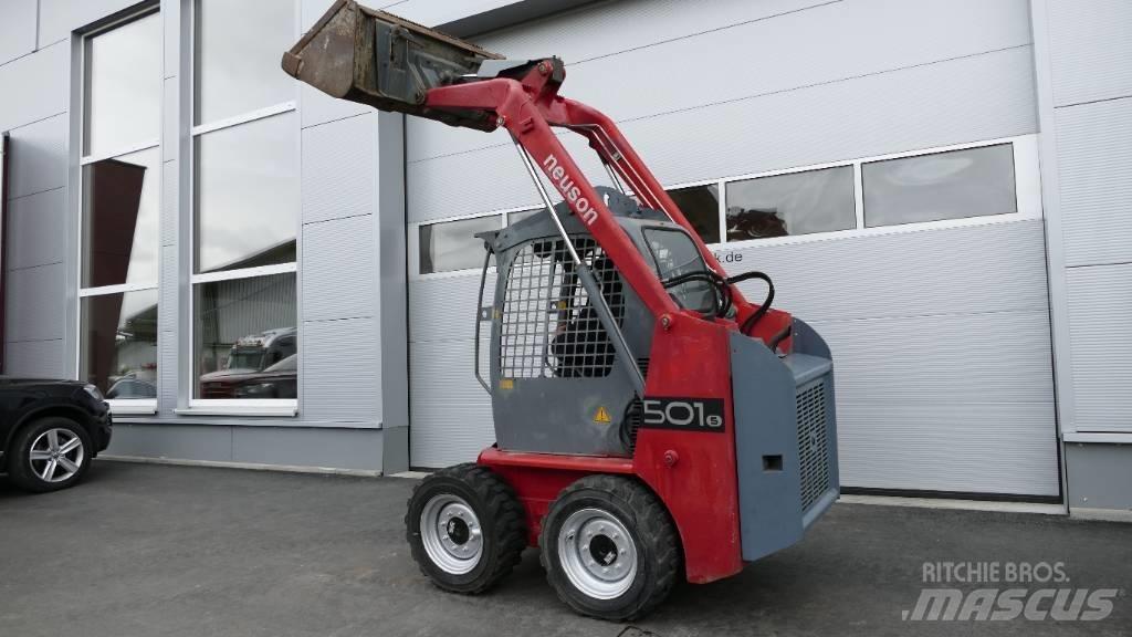 Neuson 501 S Smykem řízené nakladače