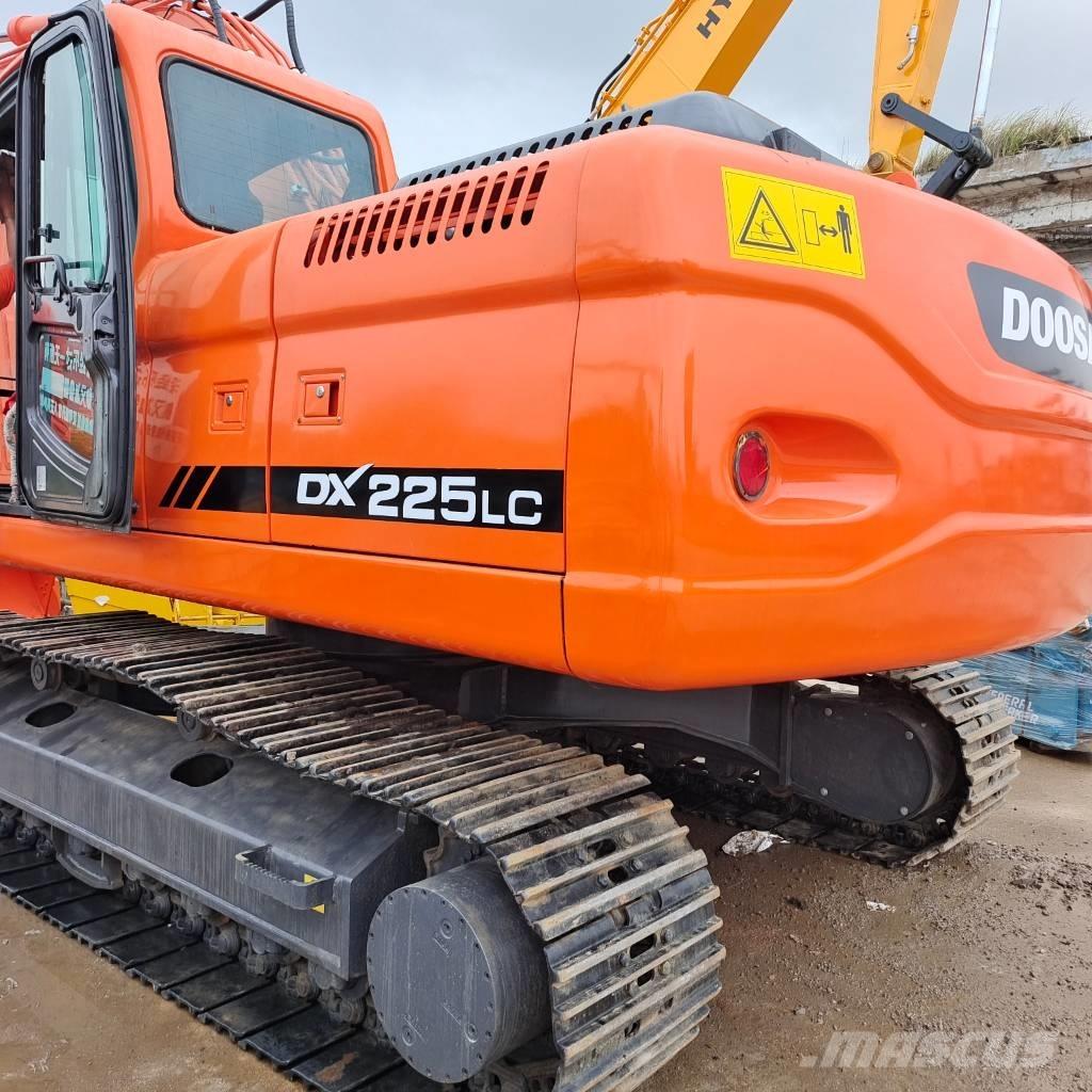 Doosan DX 225 Pásová rýpadla