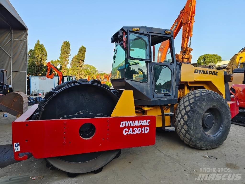 Dynapac CA 301 D Tahačové válce