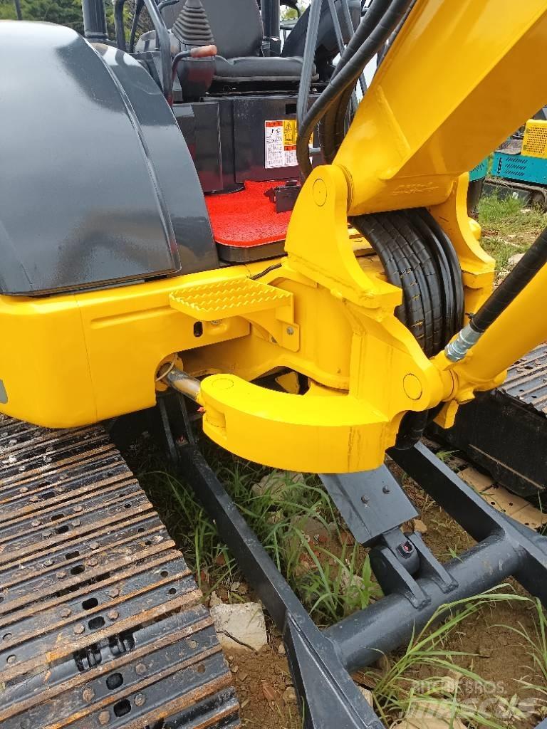 Komatsu PC 40 Pásová rýpadla