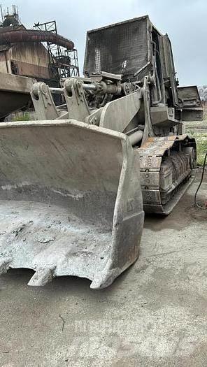 CAT 973D - Kolové nakladače