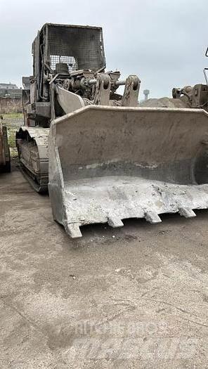 CAT 973D - Kolové nakladače