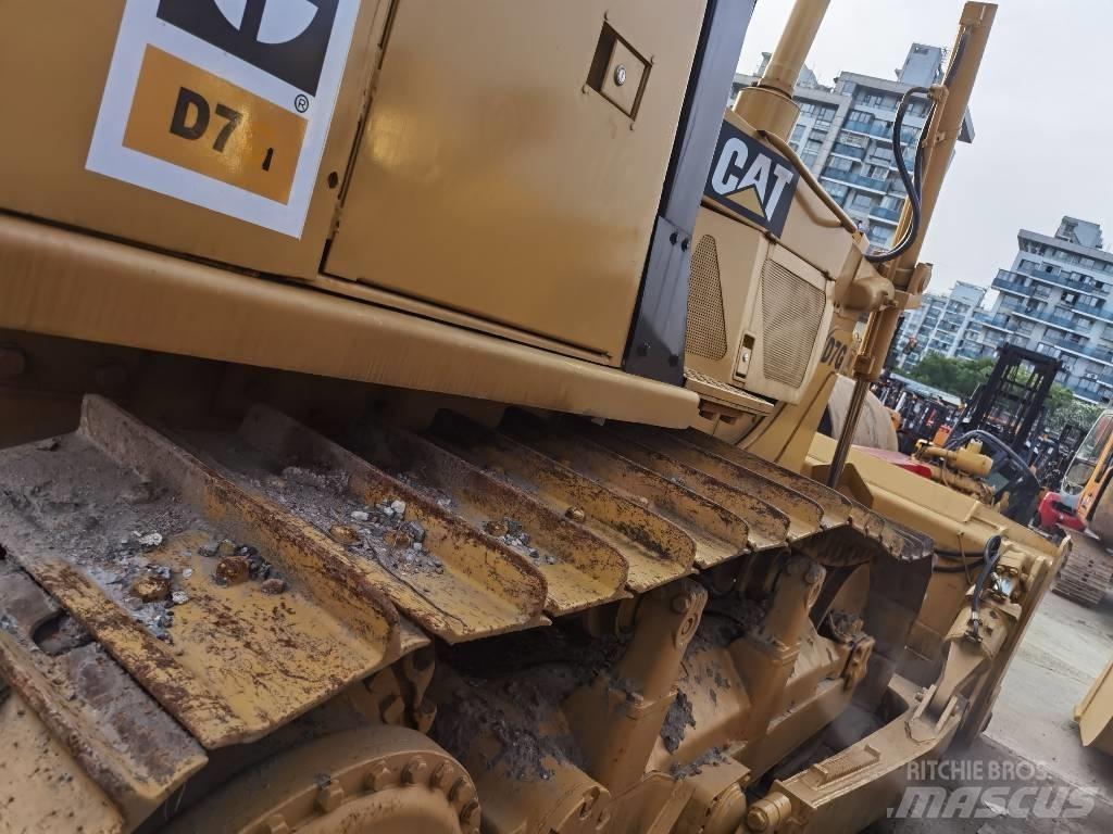 CAT D 7 G Grejdry
