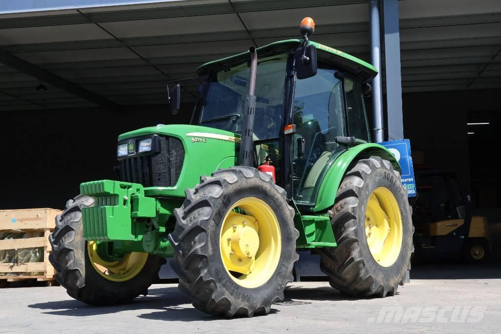 John Deere 5075 E Traktory