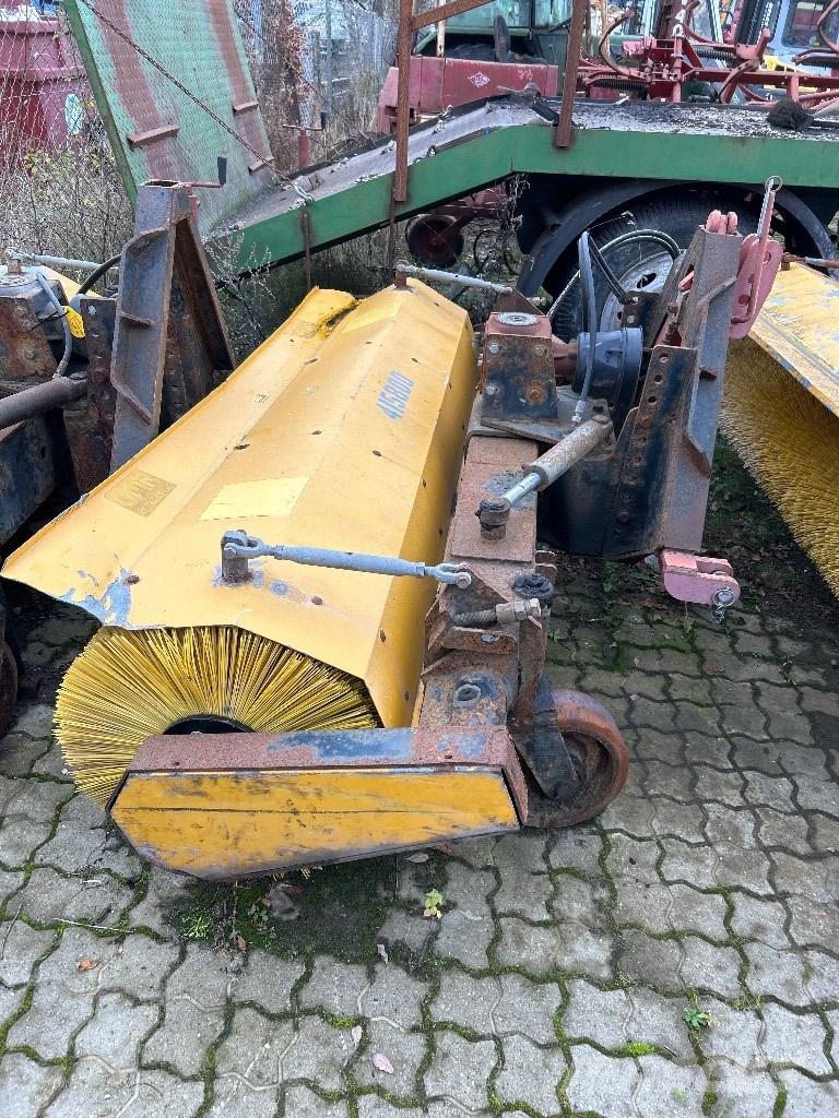 GMR FF2200 SPS Zametací stroje