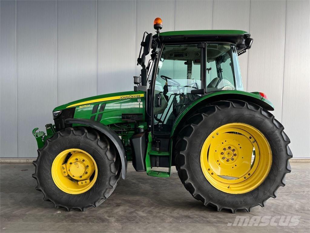 John Deere 5075 M Traktory
