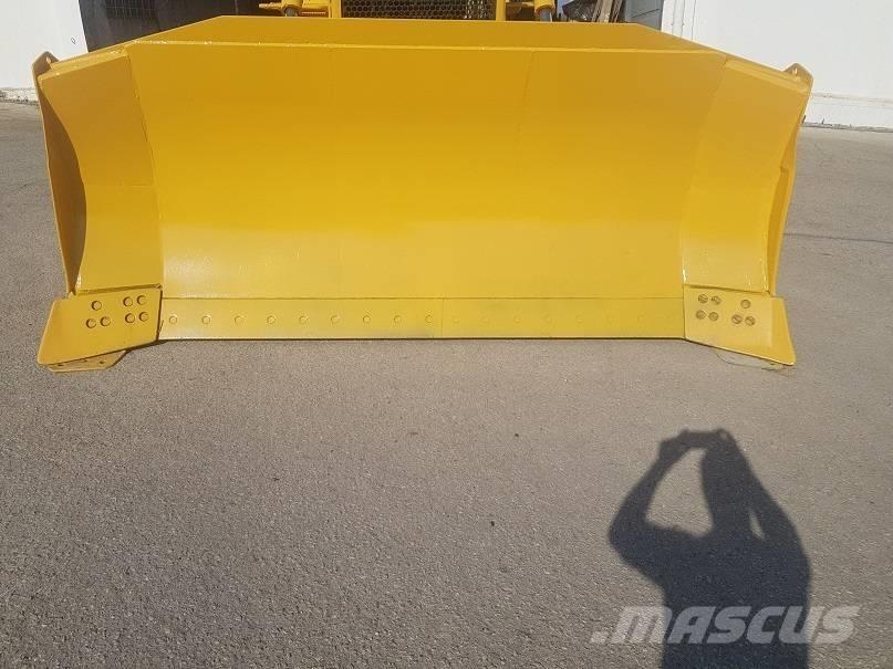 Komatsu D65EX-15 Pásové dozery
