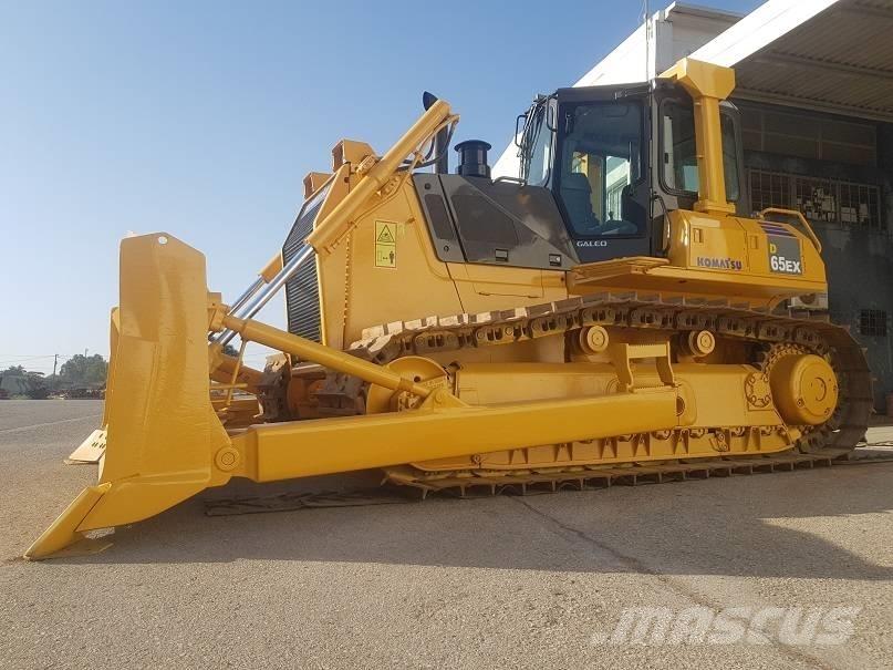 Komatsu D65EX-15 Pásové dozery