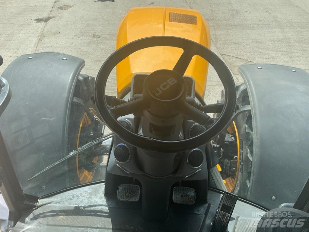 JCB Fastrac 4220 Traktory