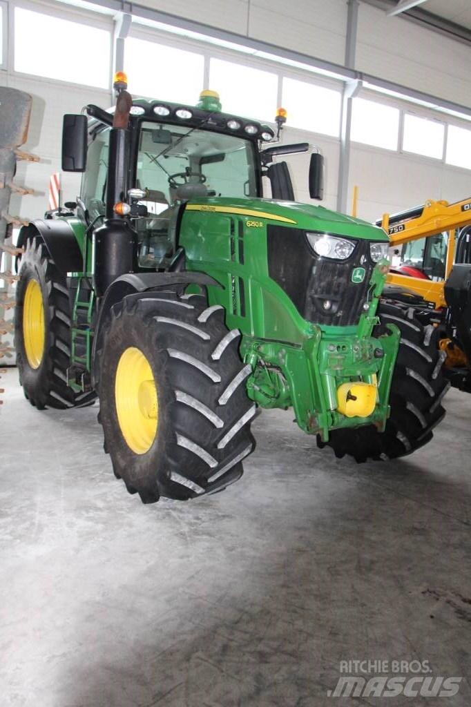John Deere 6250 R Traktory