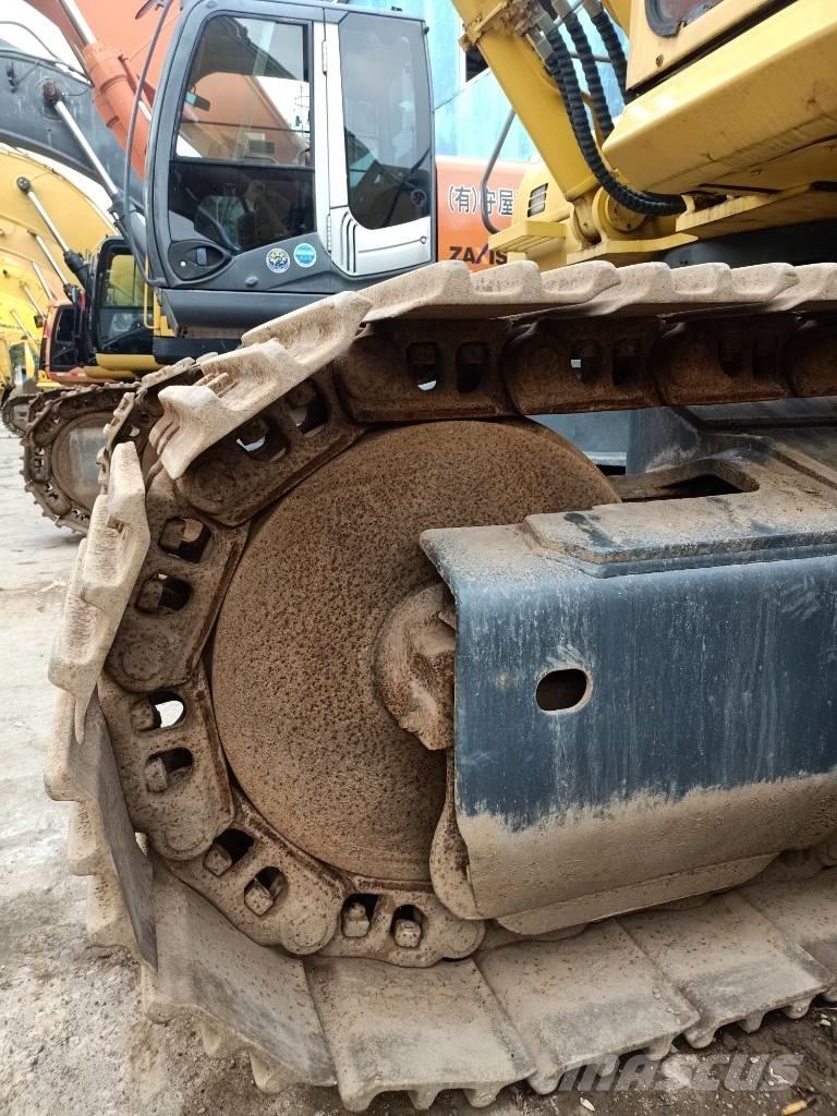 Komatsu PC400-7 Pásová rýpadla