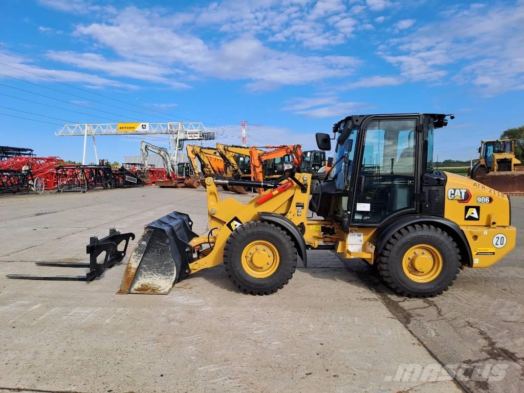 CAT 906 (Bucket + Forks) Kolové nakladače