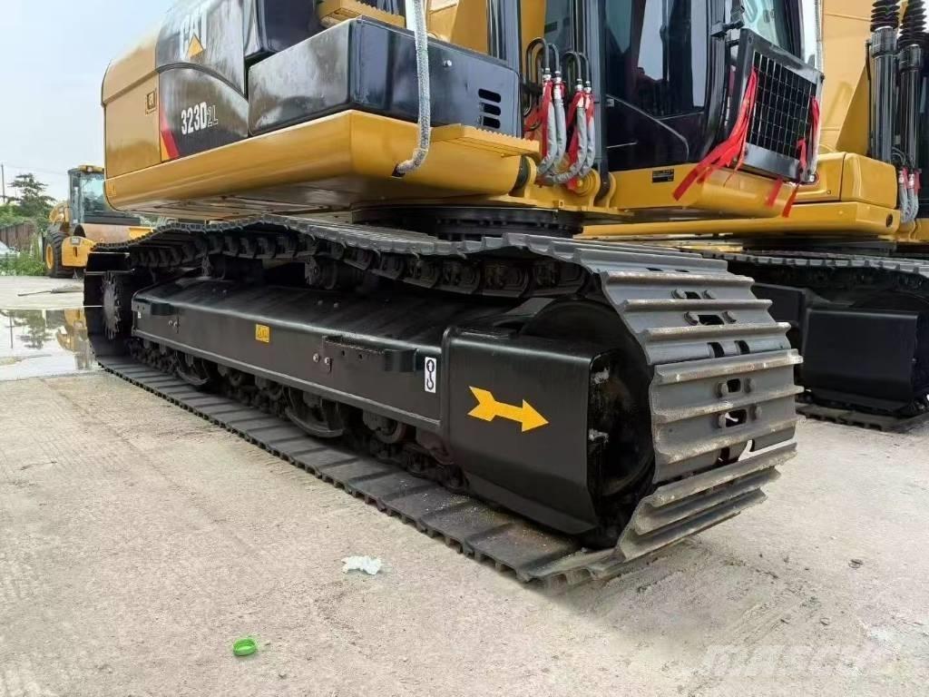 CAT 323D2L Pásová rýpadla