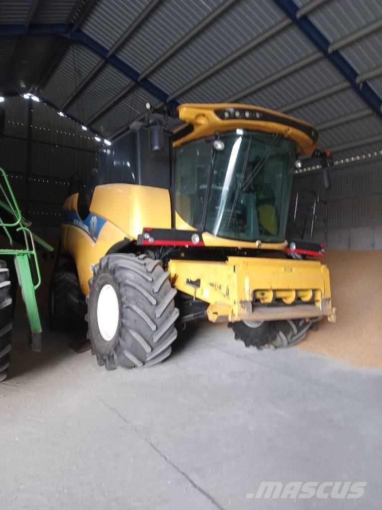 New Holland Cx 6.90 Sklízecí mlátičky