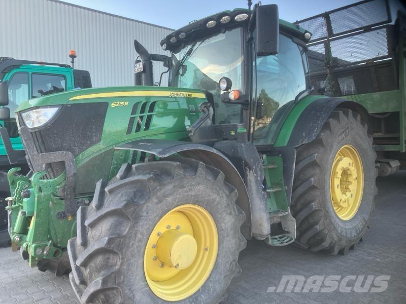 John Deere 6215R Traktory