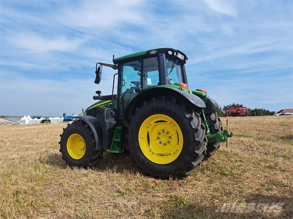 John Deere 6110M Traktory