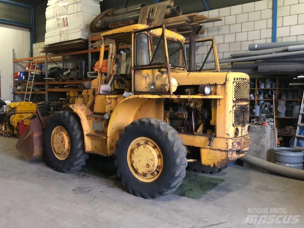 CAT 922 B Kolové nakladače