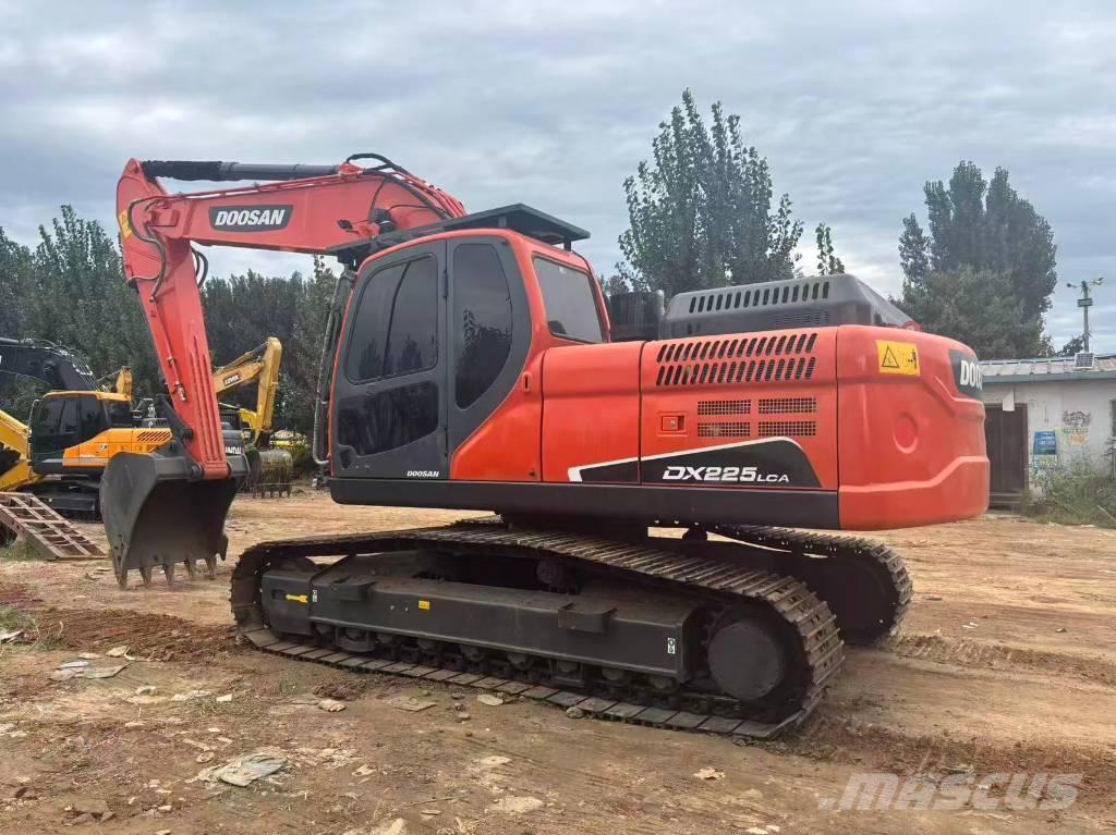 Doosan DX 225 Pásová rýpadla