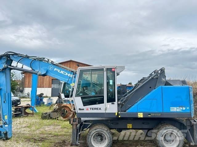 Fuchs MHL 320 Stroje pro manipulaci s odpadem