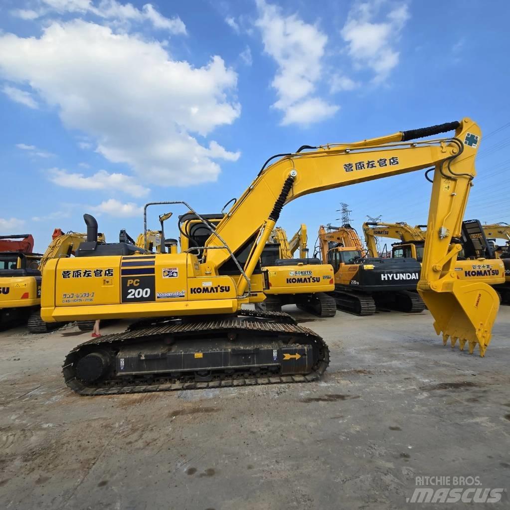 Komatsu PC 200-8 Pásová rýpadla