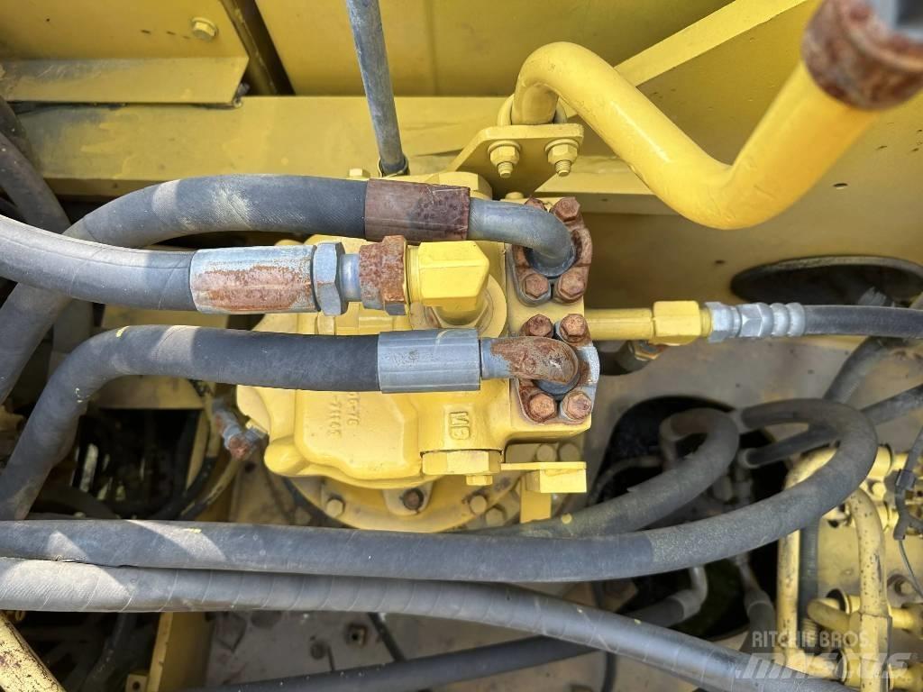 Komatsu PC240-8 Pásová rýpadla