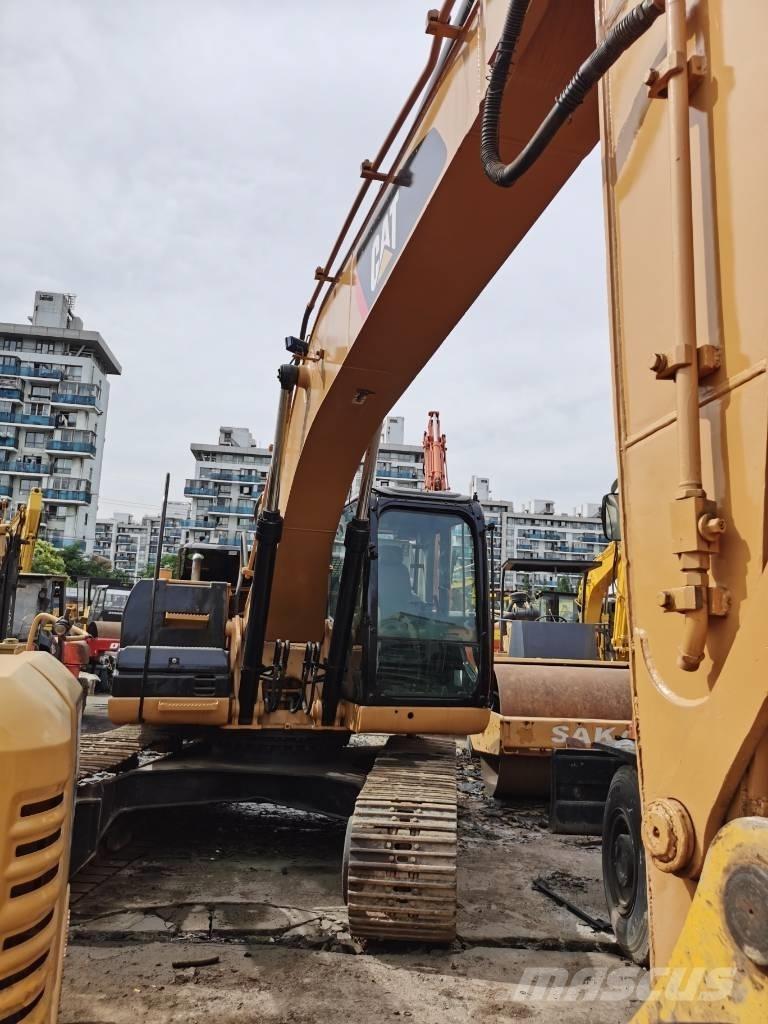 CAT 323D Pásová rýpadla