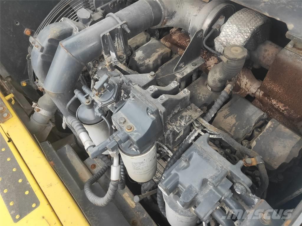 Komatsu PC460-8 Pásová rýpadla
