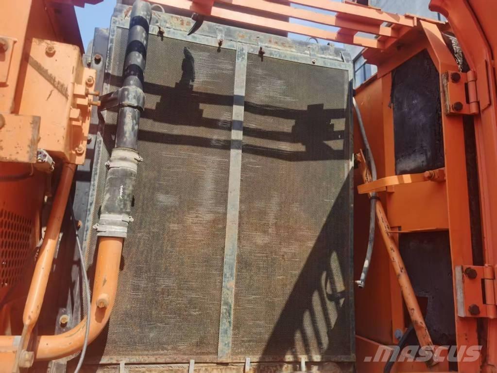Doosan DH 210 W-7 Kolová rýpadla