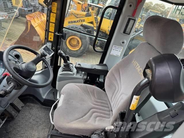 Hitachi ZW 250-6 Kolové nakladače