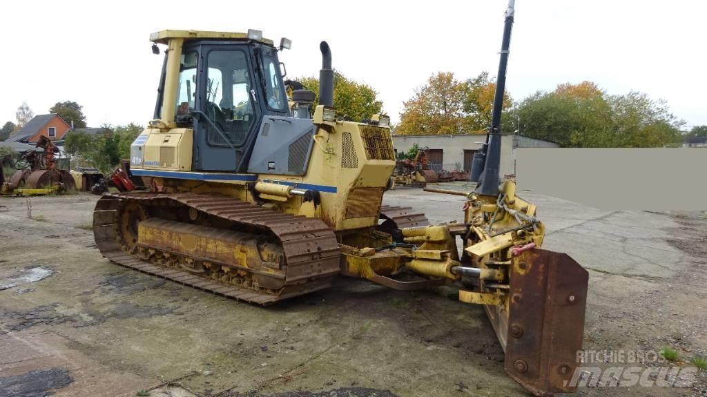 Komatsu D 41 P-6 Pásové dozery