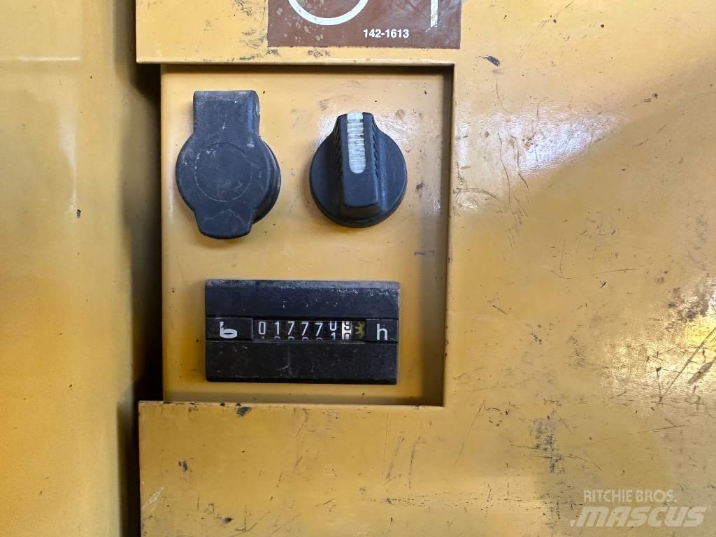 CAT M 320 VAH Kolová rýpadla