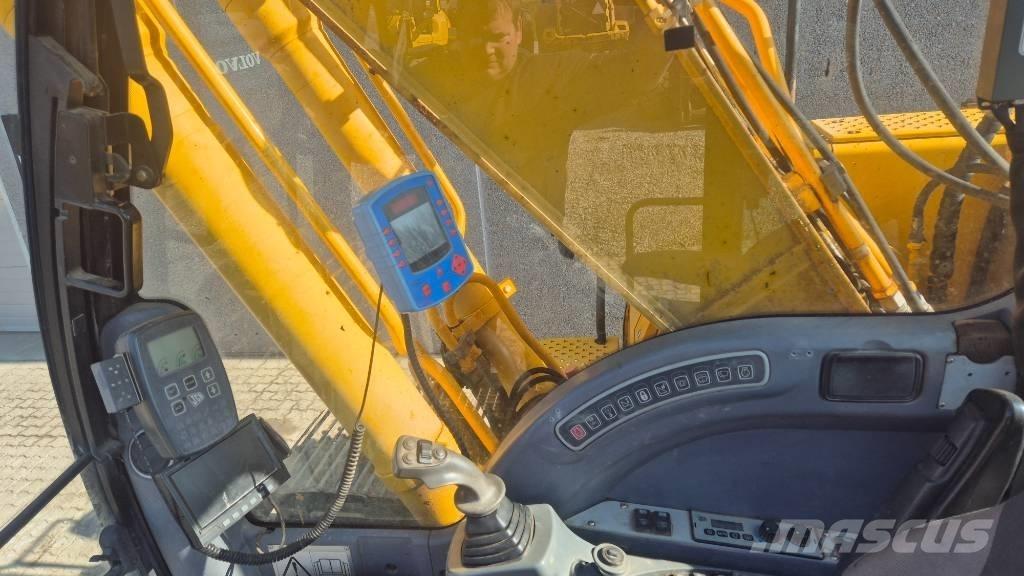 JCB JS 220 LC Pásová rýpadla