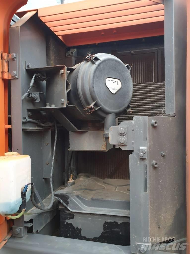 Hitachi ZX225USLC-3 Pásová rýpadla
