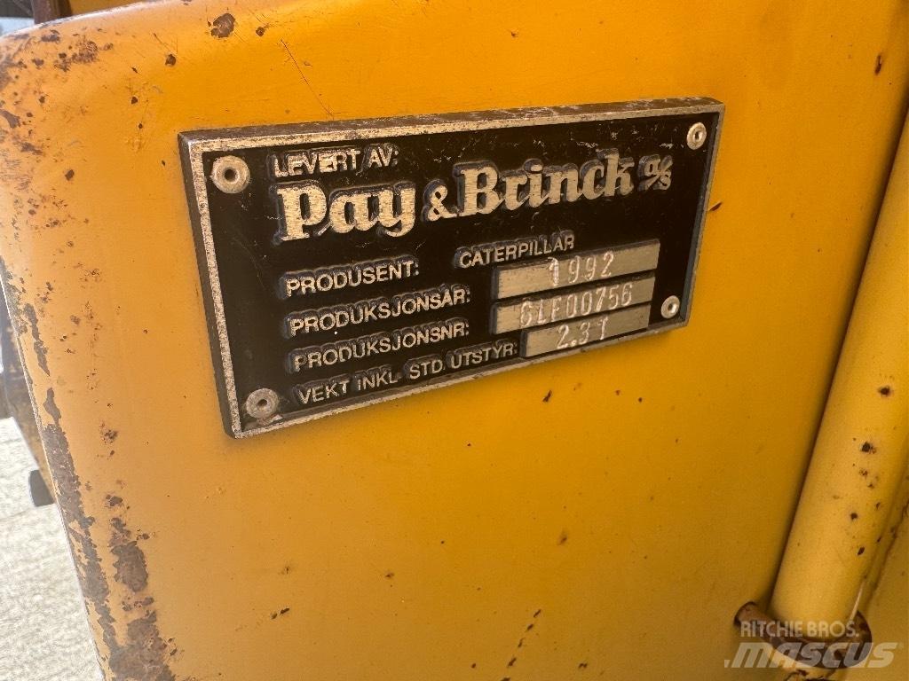 CAT CB 214 B Půdní kompaktory