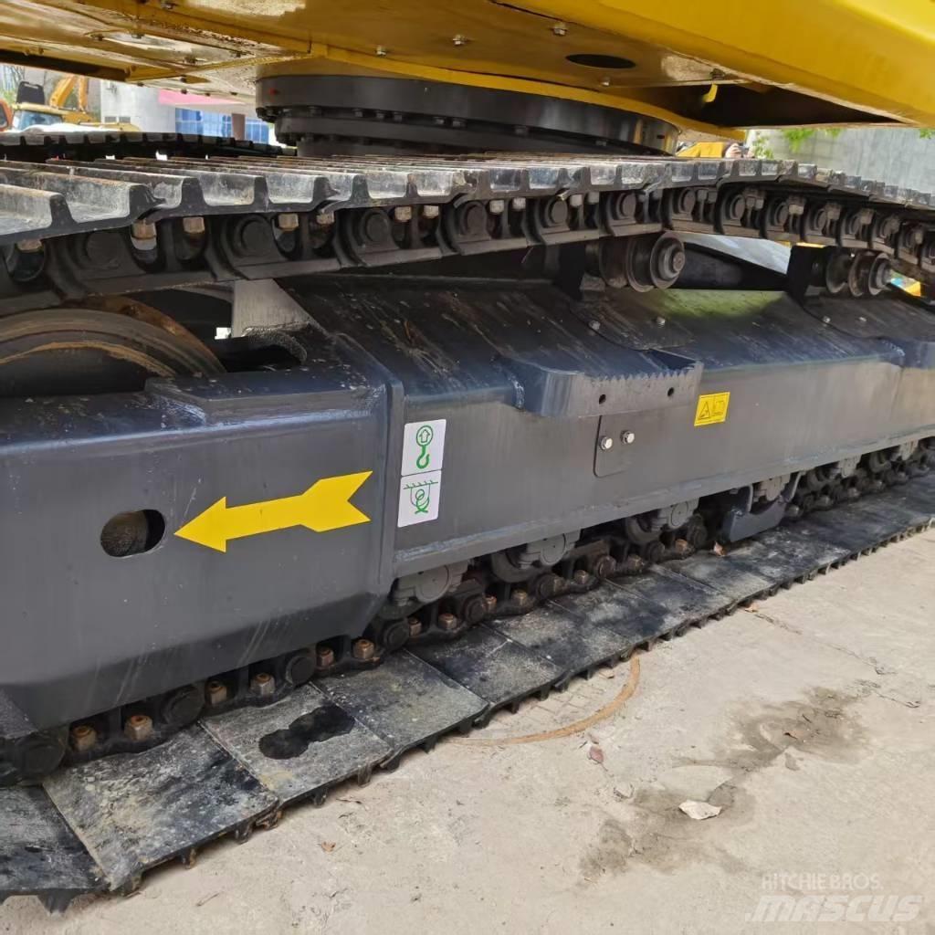 Komatsu PC 200-8 Pásová rýpadla