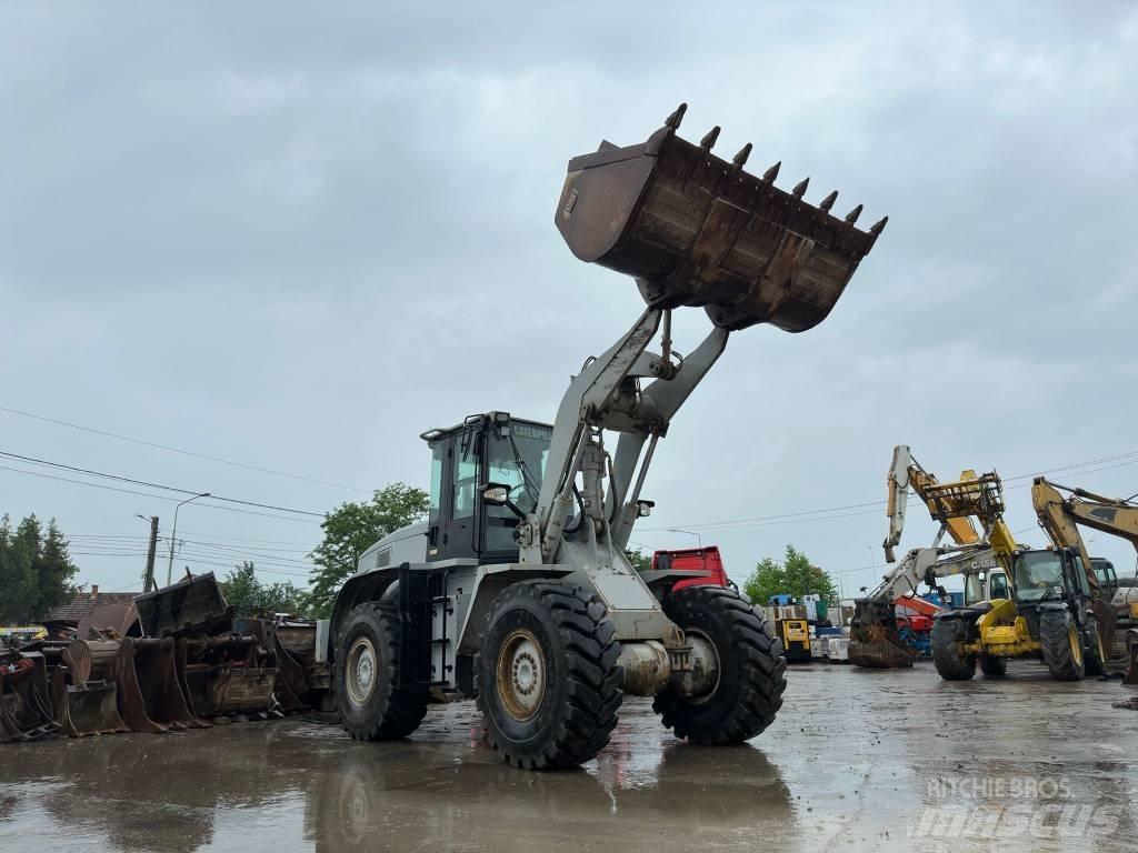 CAT 936H Kolové nakladače