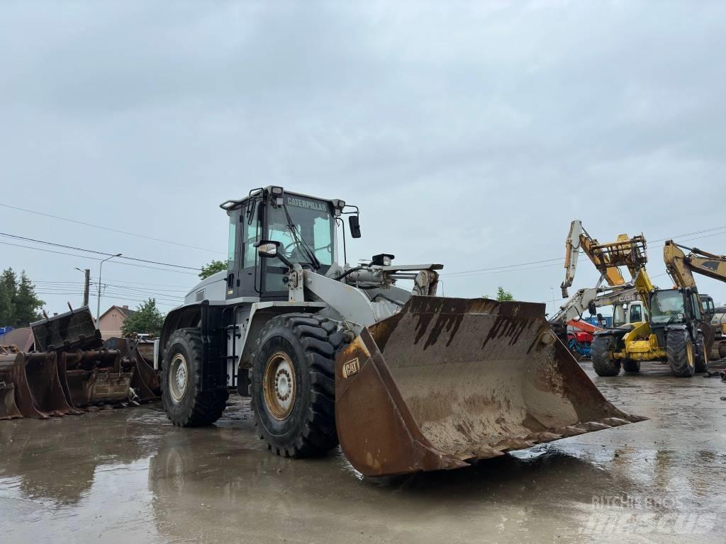 CAT 936H Kolové nakladače