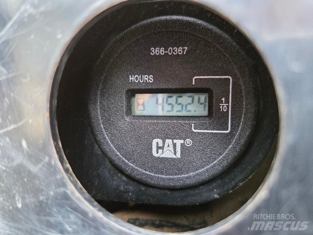 CAT 305E Mini rýpadla < 7t
