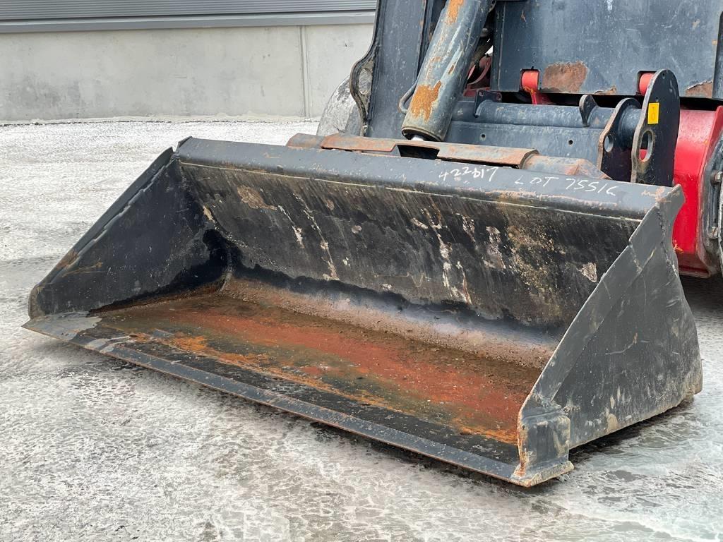 JCB R260 Smykem řízené nakladače