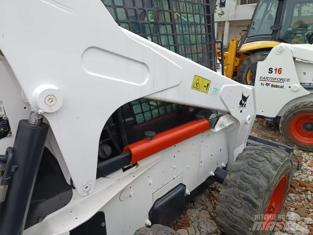 Bobcat S 330 Smykem řízené nakladače
