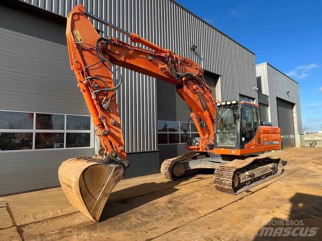 Doosan DX255LC-3 Pásová rýpadla