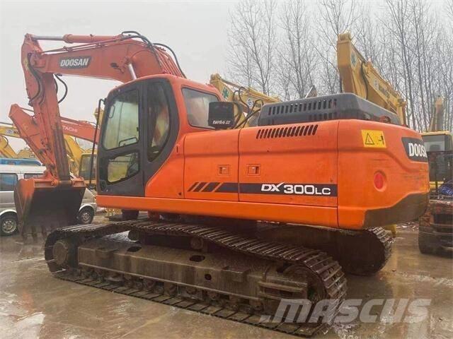 Doosan DX300 Pásová rýpadla